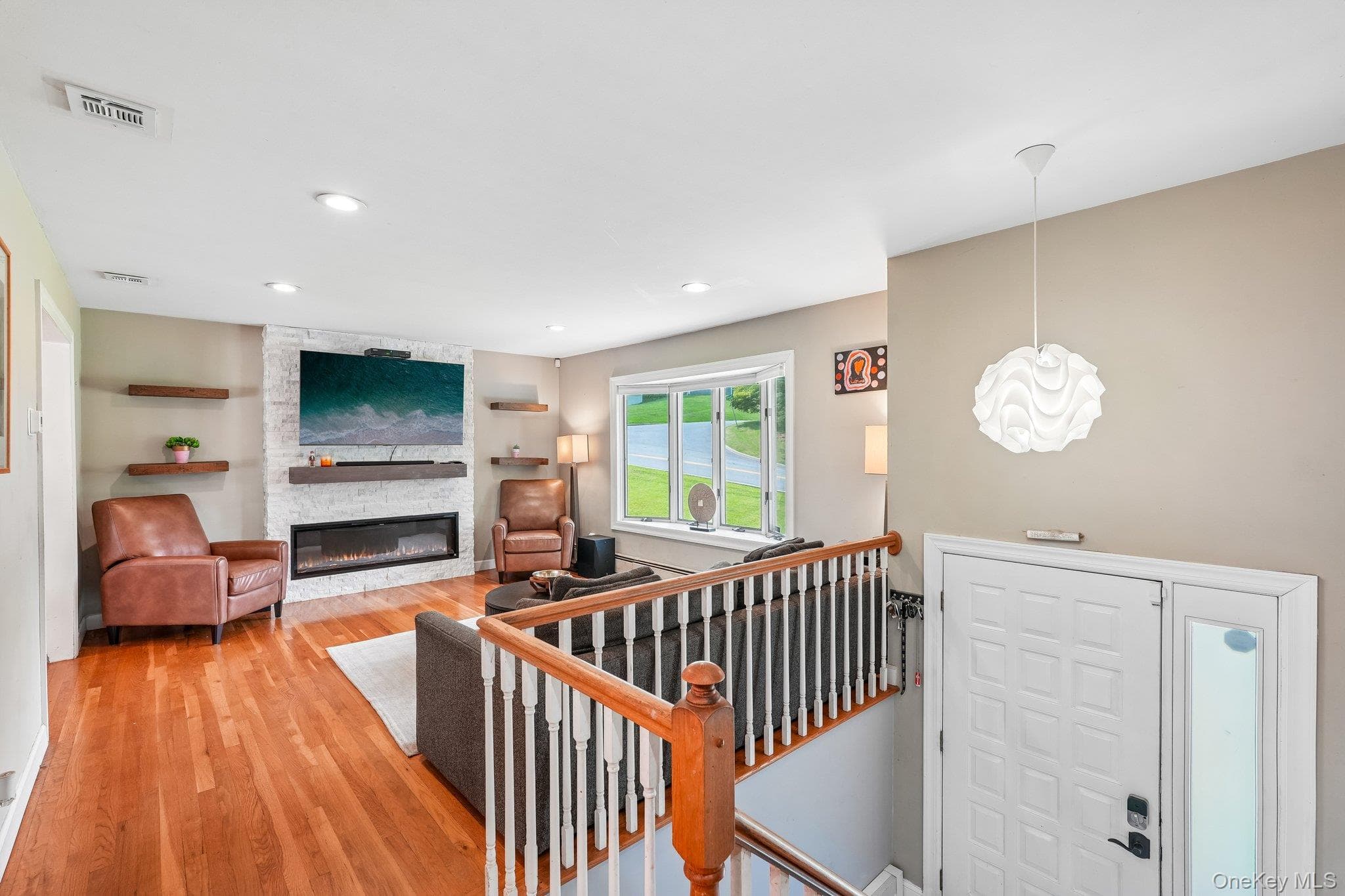 111 Hilltop Road thumbnail 5