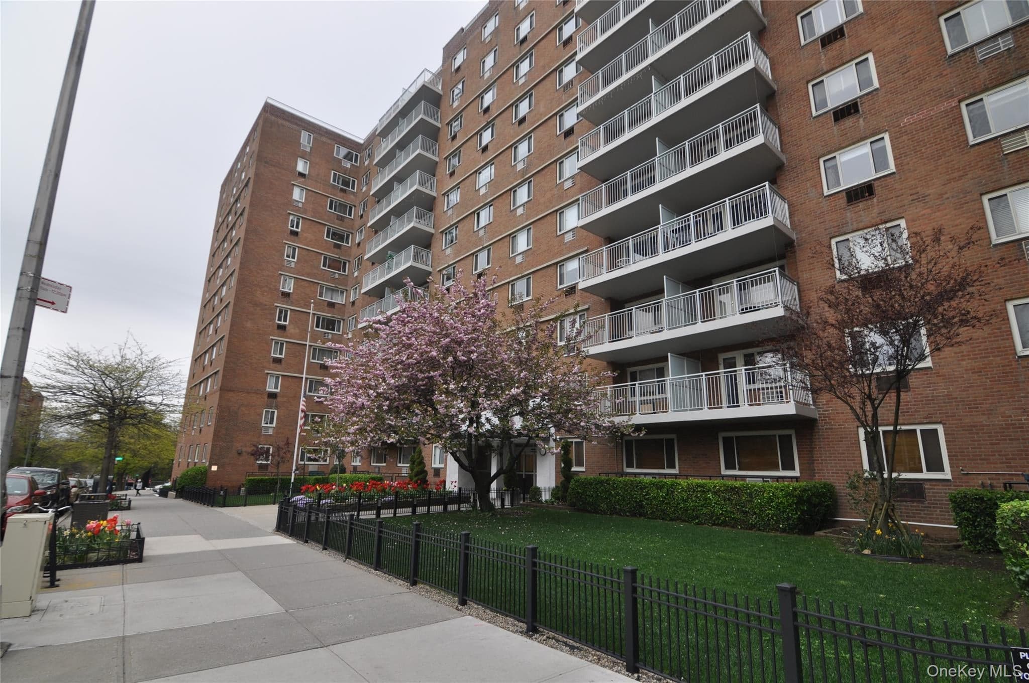 39-65 52 St. St Unit: 2H thumbnail 14