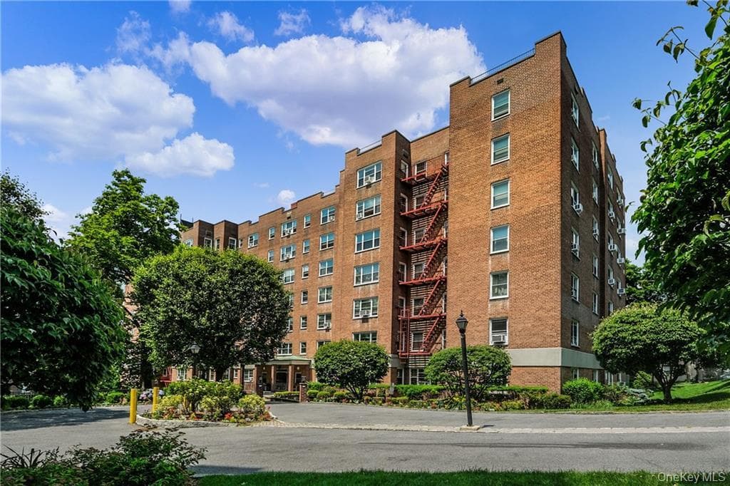 290 Collins Ave Unit: 2C, Fleetwood