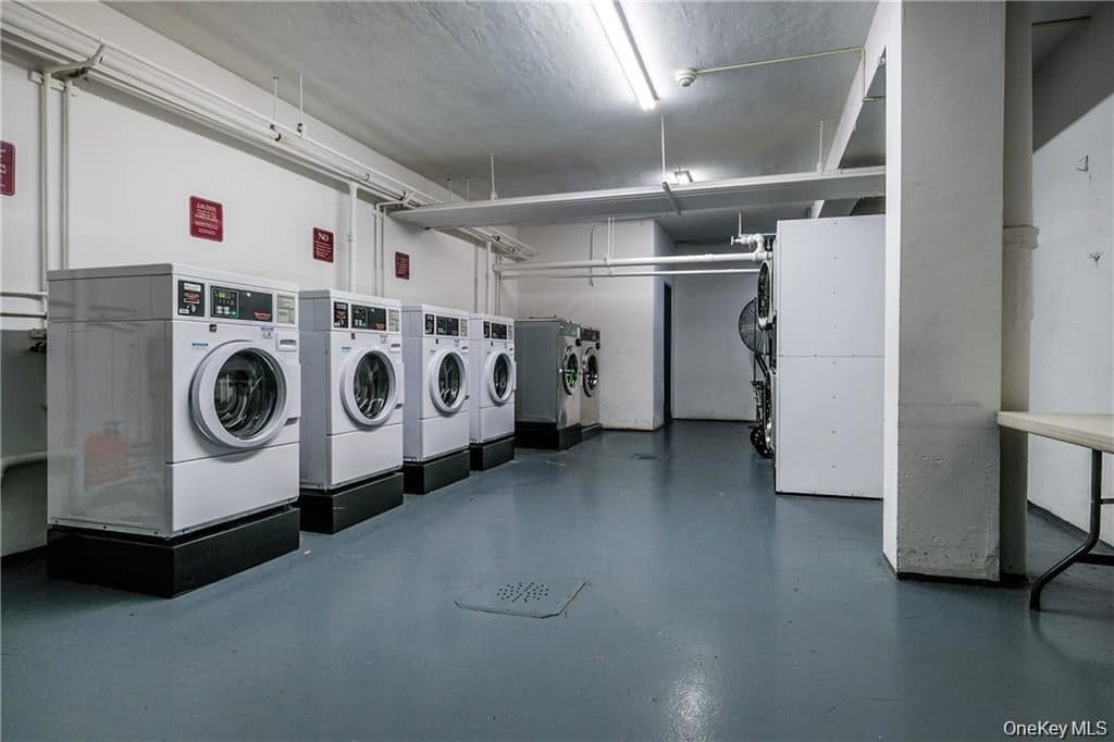290 Collins Ave Unit: 2C thumbnail 28