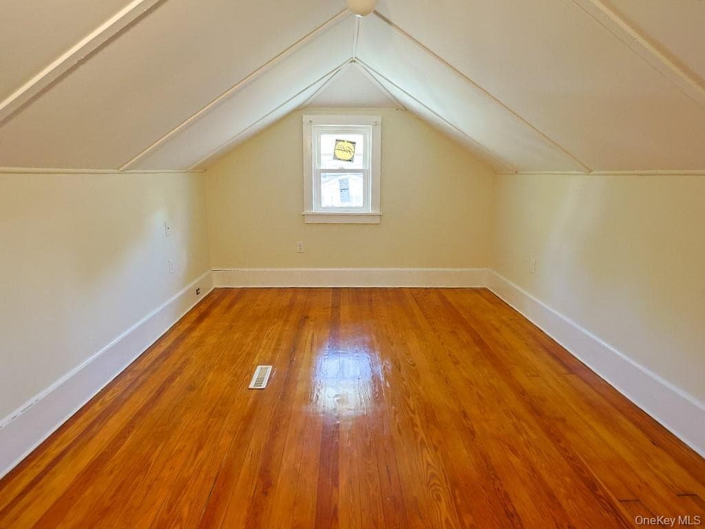 14 Columbia Avenue thumbnail 11