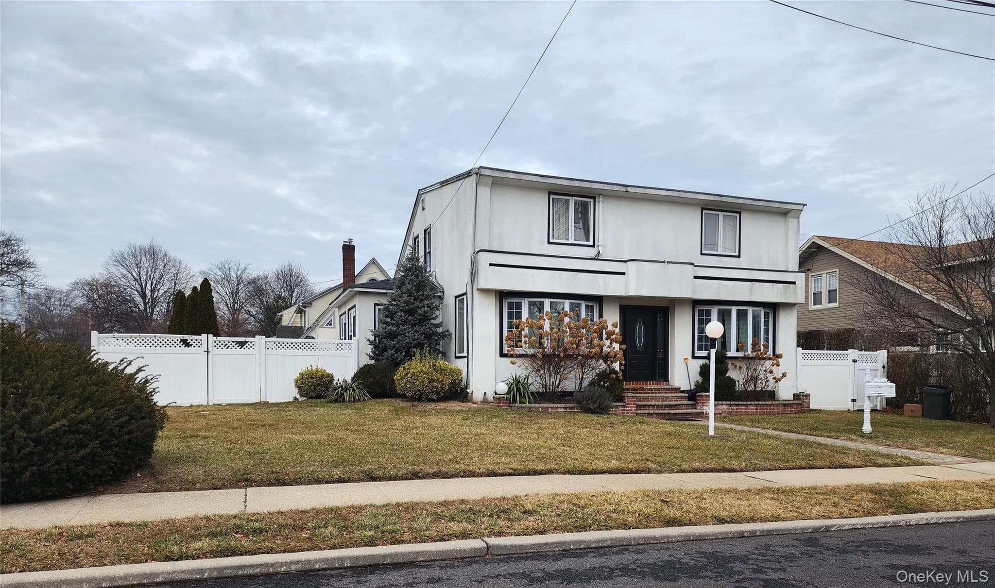 883 Mckenna Avenue photo 1