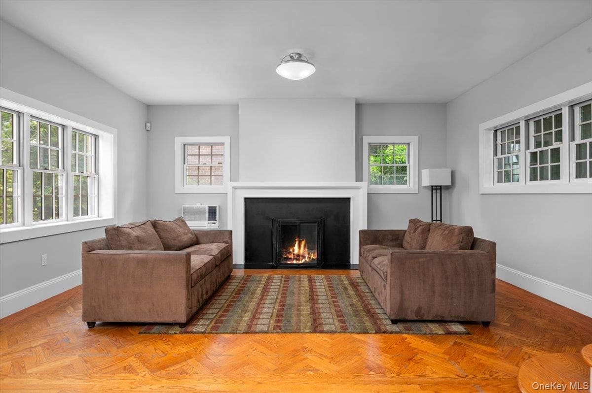 2727 Netherland Avenue thumbnail 2