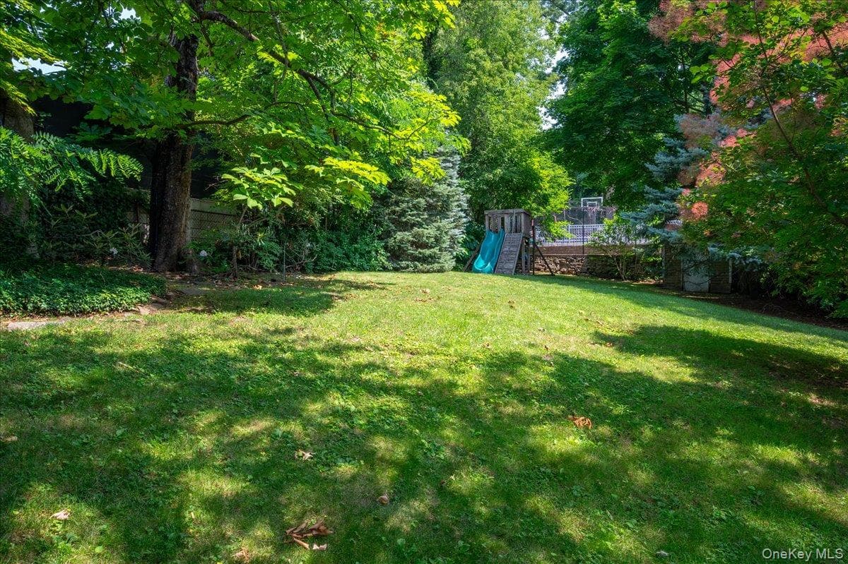 2727 Netherland Avenue thumbnail 7