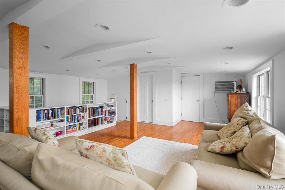 2727 Netherland Avenue thumbnail 10