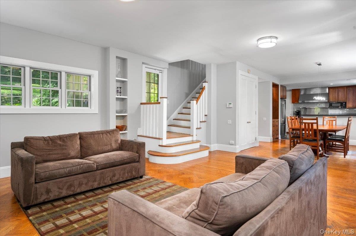 2727 Netherland Avenue thumbnail 3