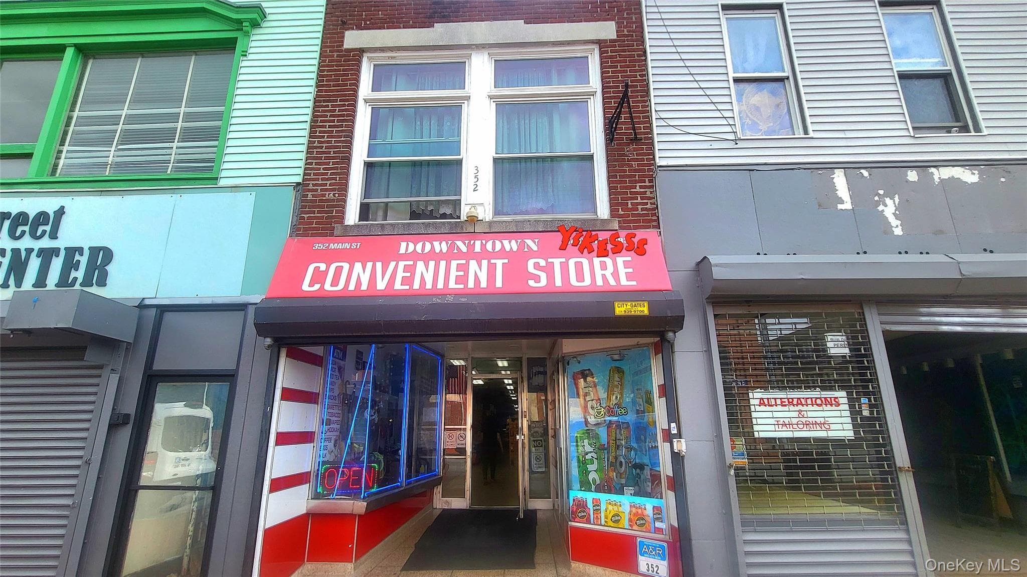 352 Main Street photo 1