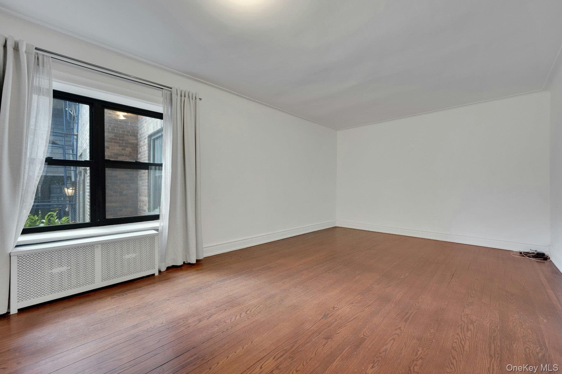 143 Garth Road Unit: 1J thumbnail 3
