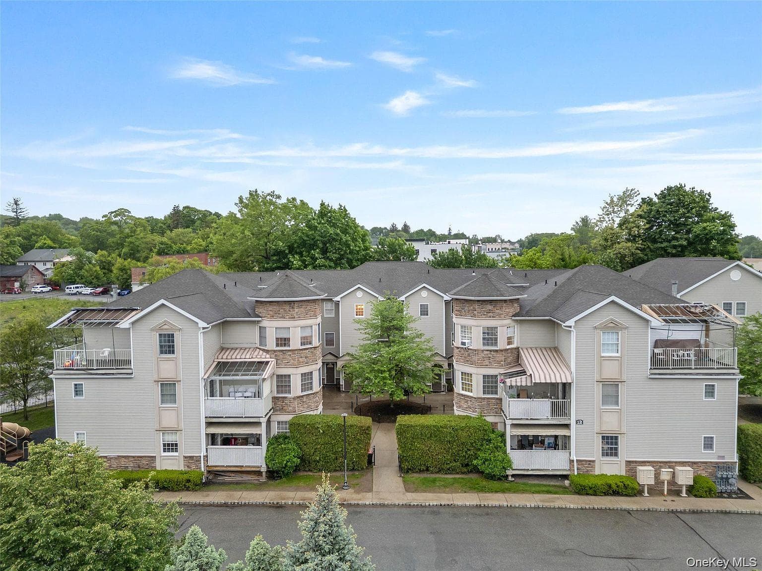 10 Horizon Court Unit: 302, Monsey