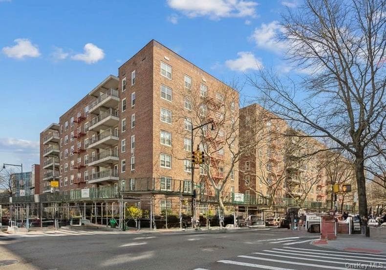 142-05 Roosevelt Avenue Ave Unit: 517, Flushing