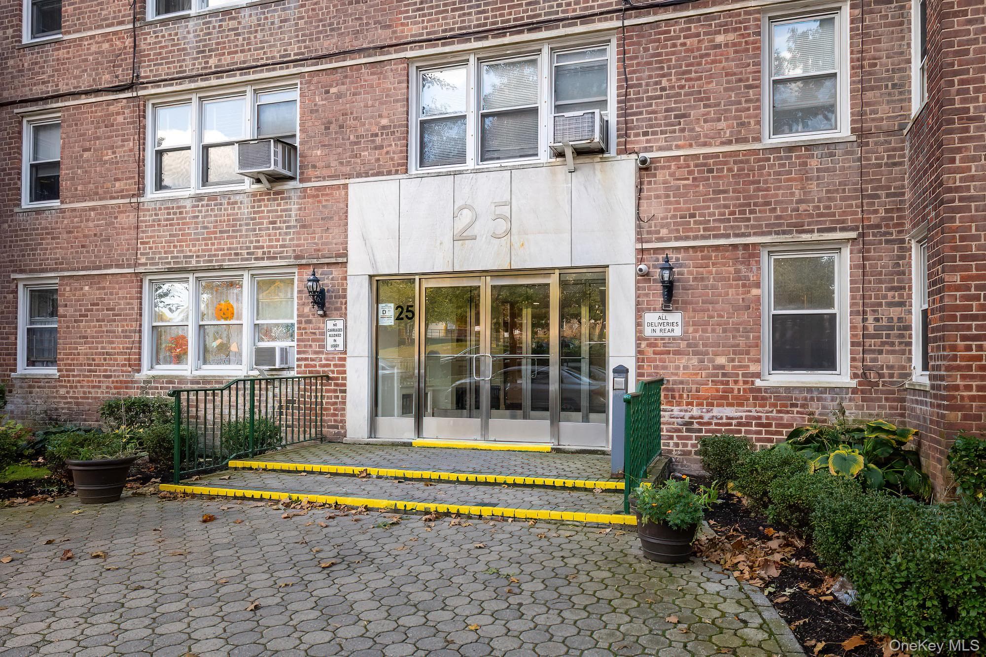 25 Knolls Crescent Unit: 4M photo 1