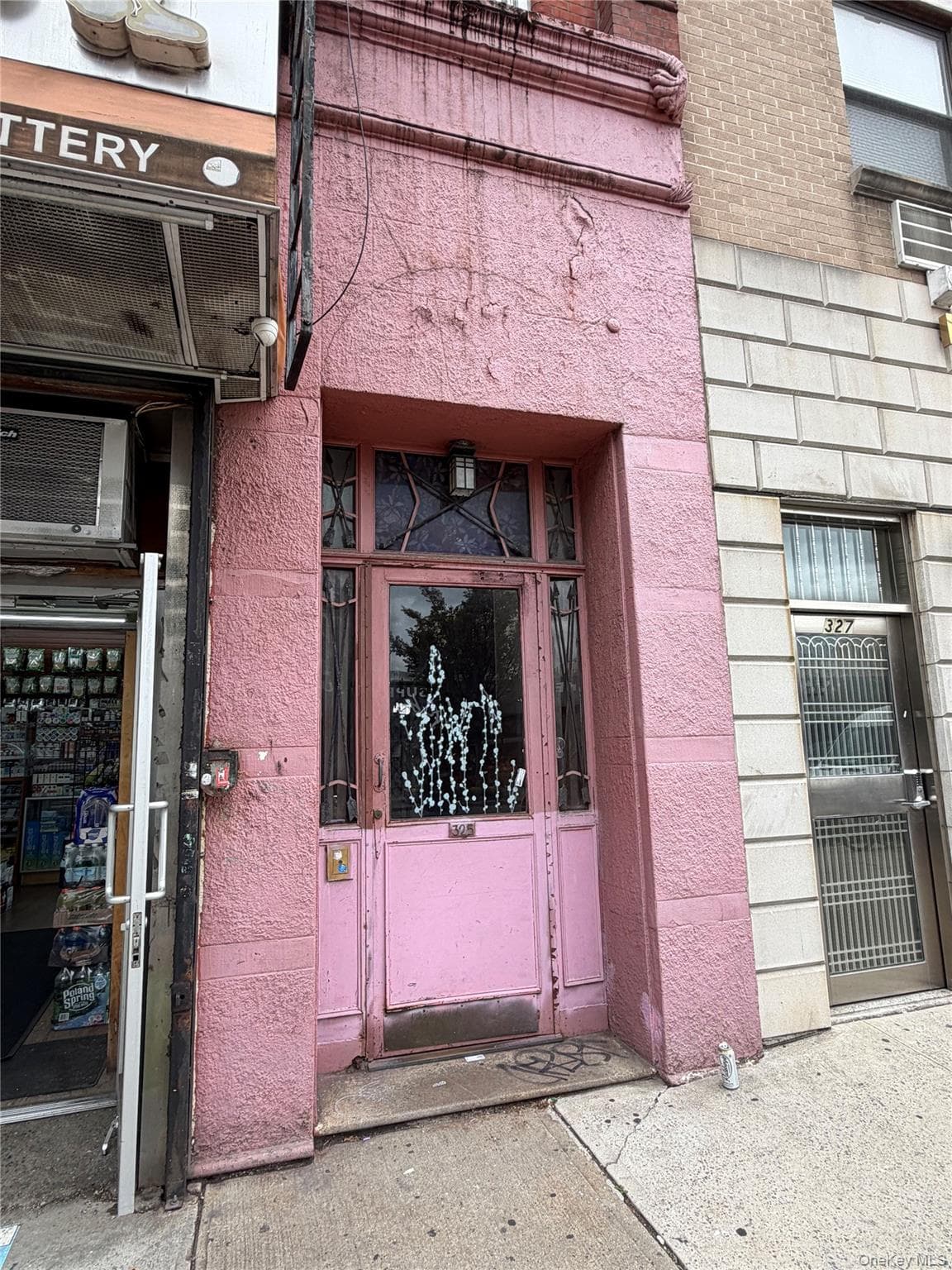 325 Graham Avenue thumbnail 9