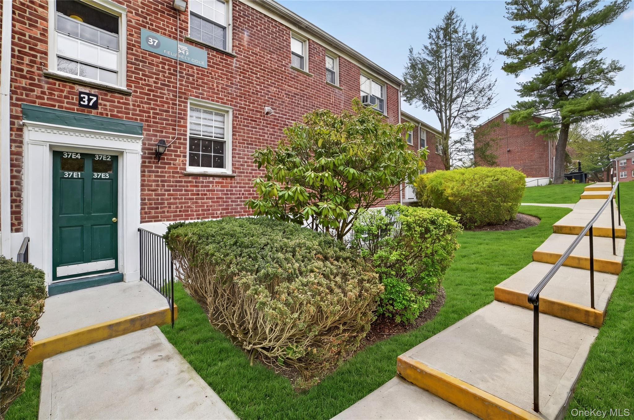 37 Fieldstone Drive Dr Unit: E4, Hartsdale