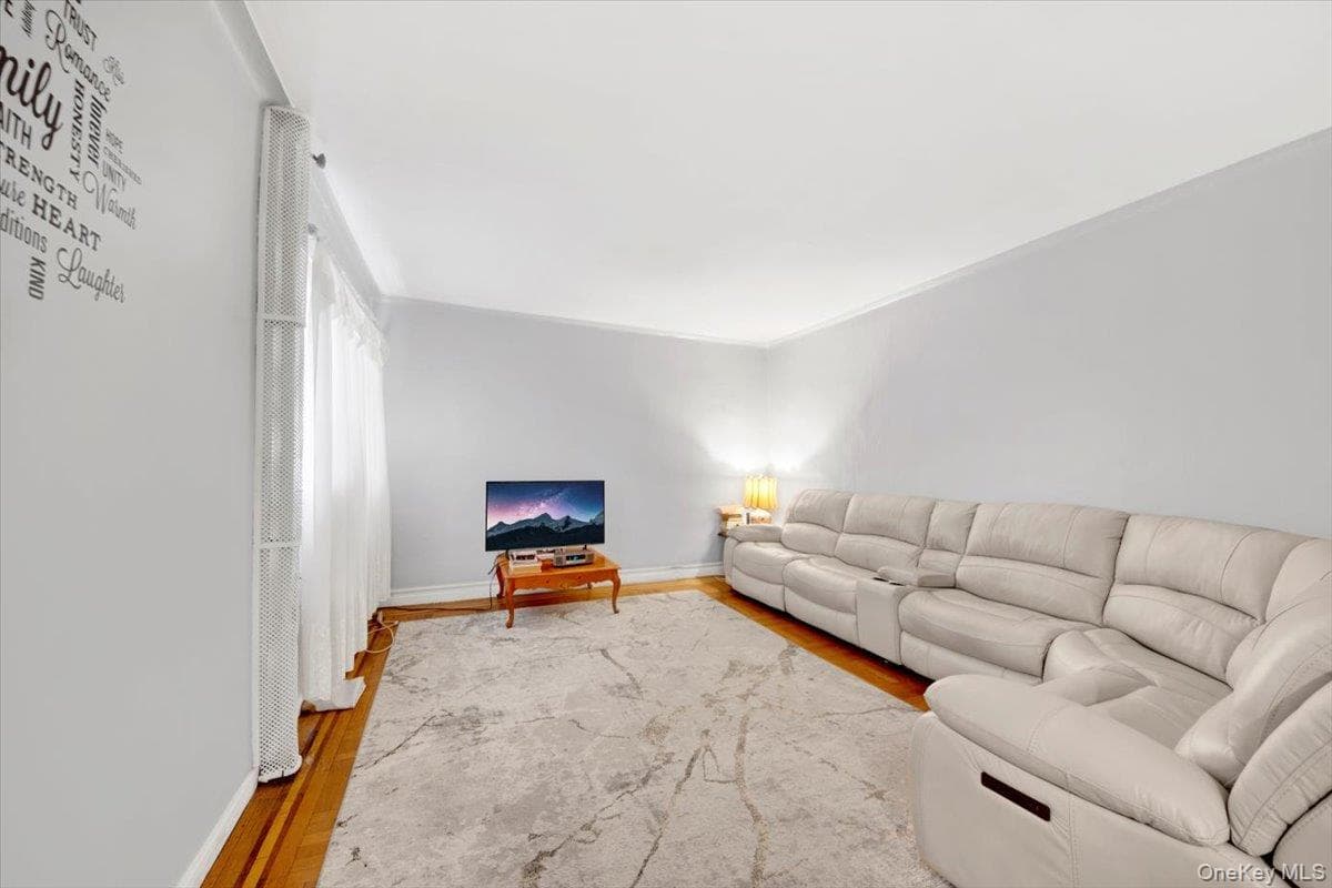 2925 Matthews Avenue Unit: 5H thumbnail 3