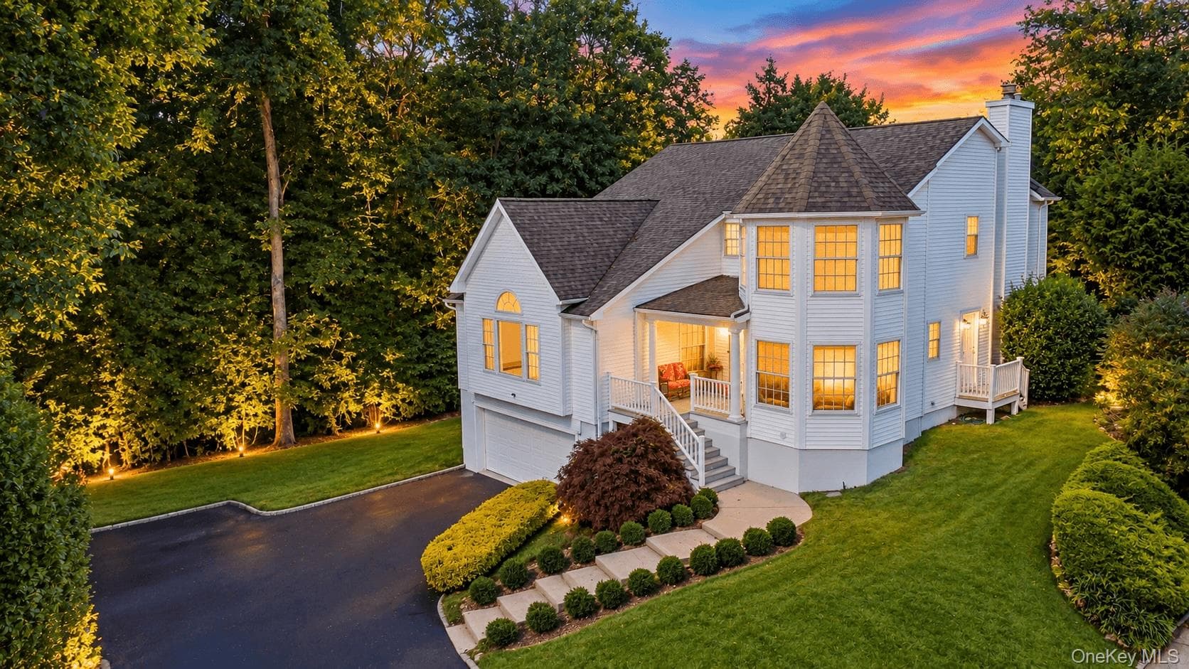 10 Matinecock Court, Locust Valley