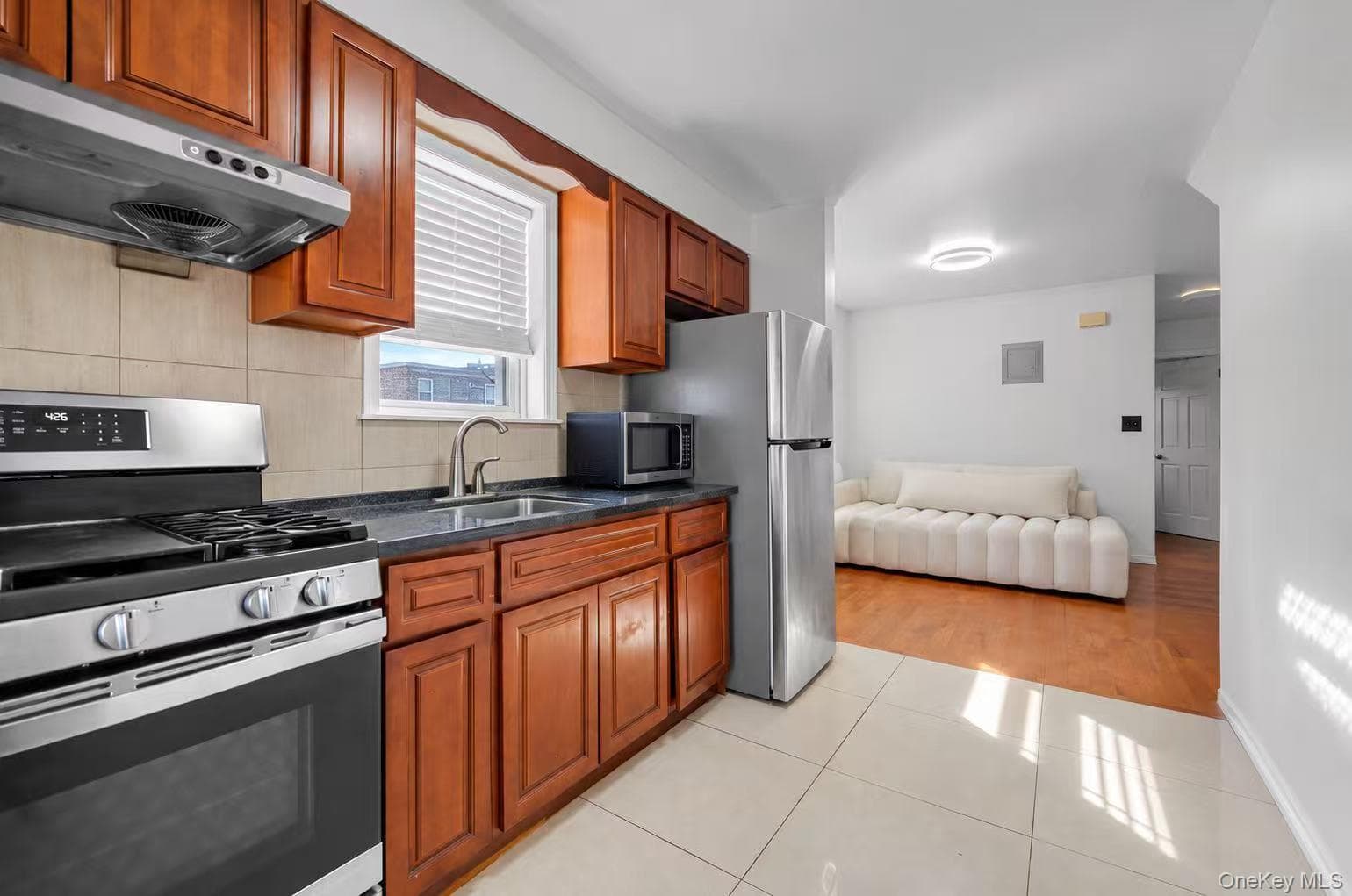 6728 Utopia Parkway thumbnail 17