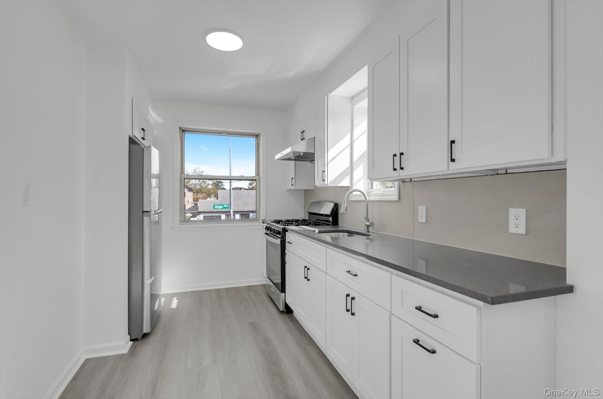 6728 Utopia Parkway thumbnail 3