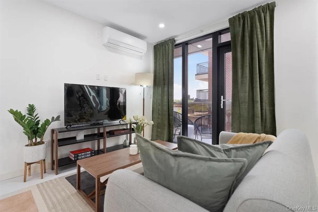 124-28 Queens Boulevard Unit: PH-B thumbnail 3