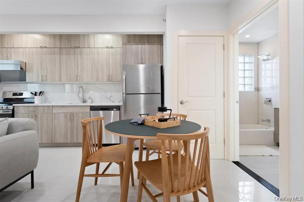124-28 Queens Boulevard Unit: PH-B thumbnail 5