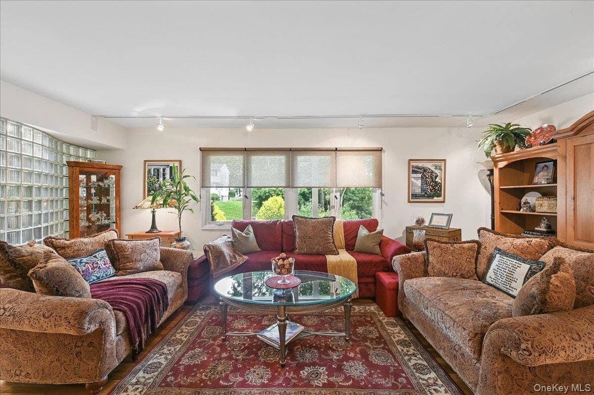 12 Berkshire Drive thumbnail 11