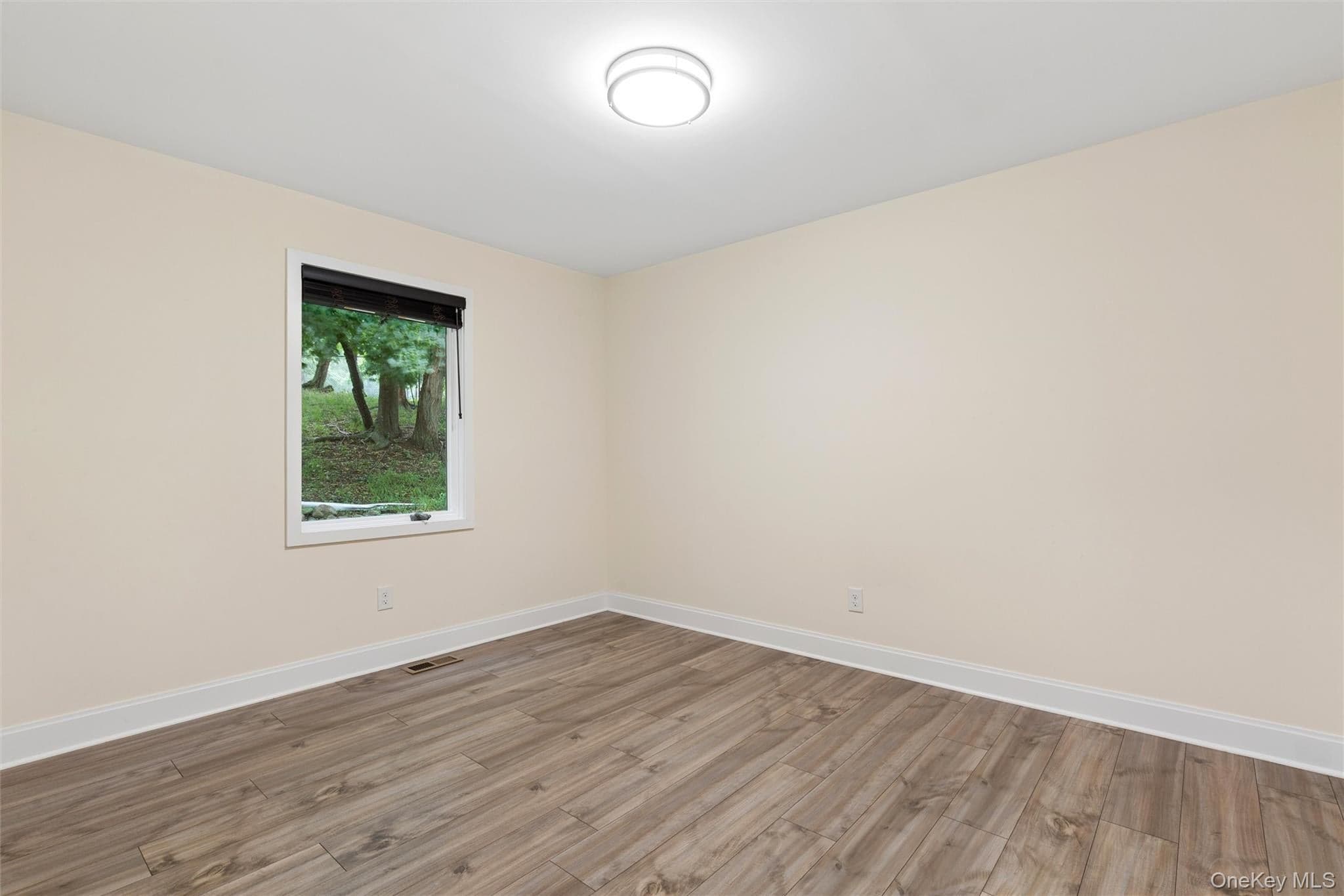2639 N Wading River Road thumbnail 15