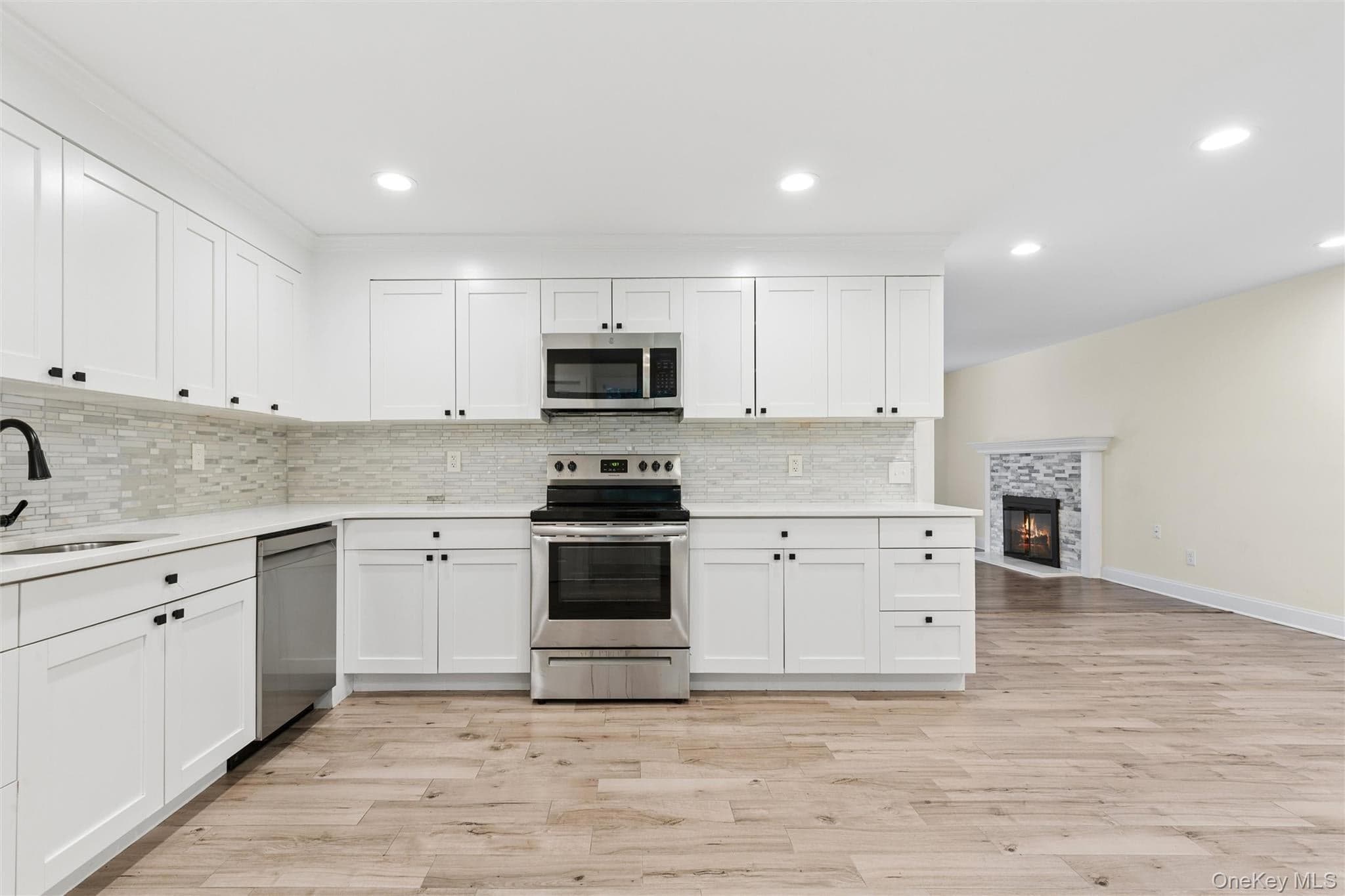 2639 N Wading River Road thumbnail 11