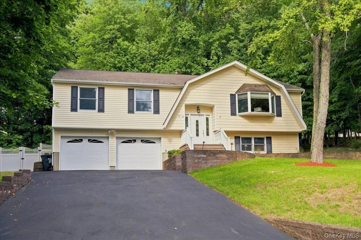 20 Lancaster Lane, Monsey