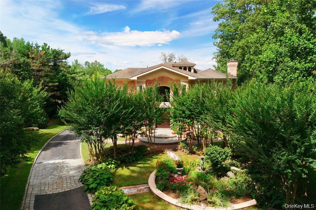 527 Manhasset Woods Road thumbnail 30