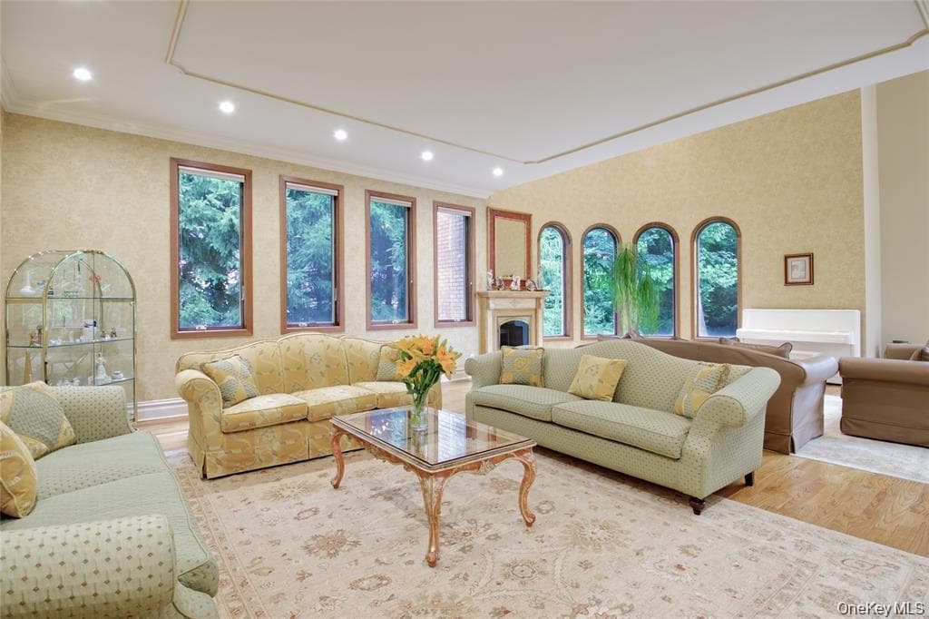 527 Manhasset Woods Road thumbnail 10