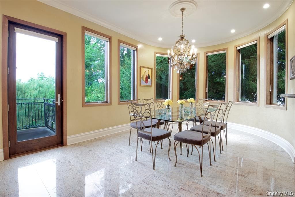 527 Manhasset Woods Road thumbnail 18