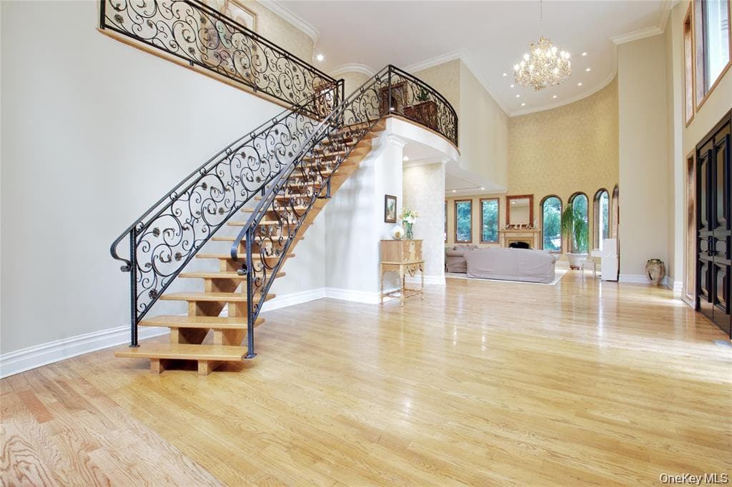 527 Manhasset Woods Road thumbnail 7