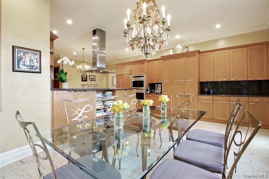 527 Manhasset Woods Road thumbnail 19