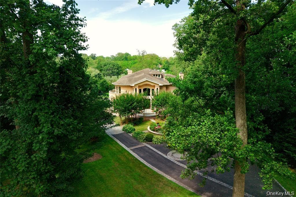 527 Manhasset Woods Road thumbnail 29