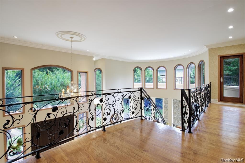 527 Manhasset Woods Road thumbnail 20
