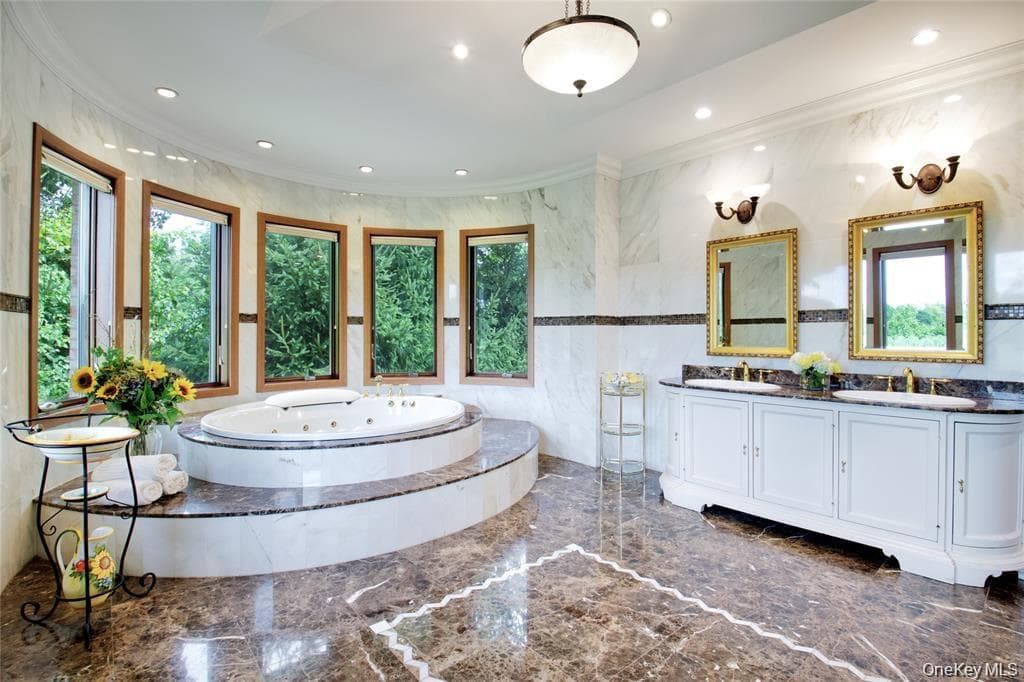 527 Manhasset Woods Road thumbnail 27