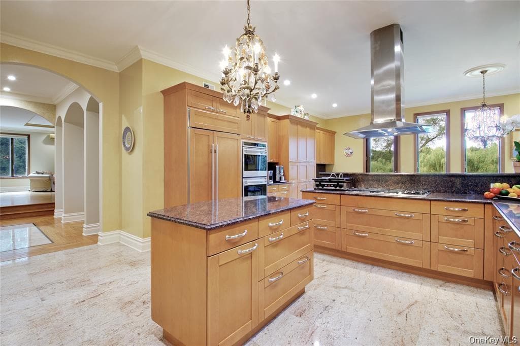 527 Manhasset Woods Road thumbnail 17