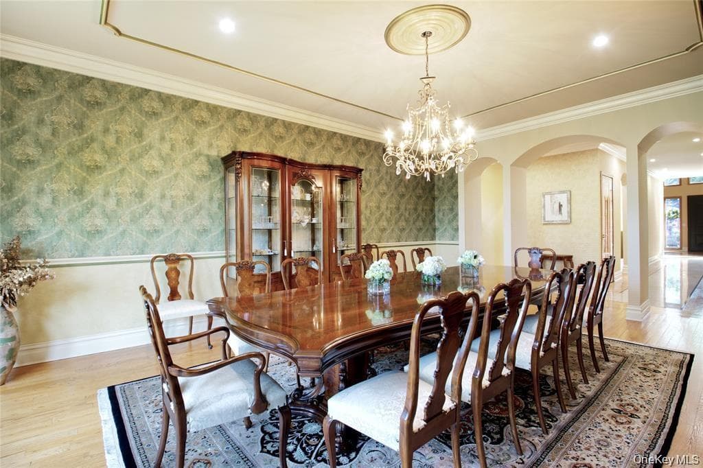 527 Manhasset Woods Road thumbnail 14