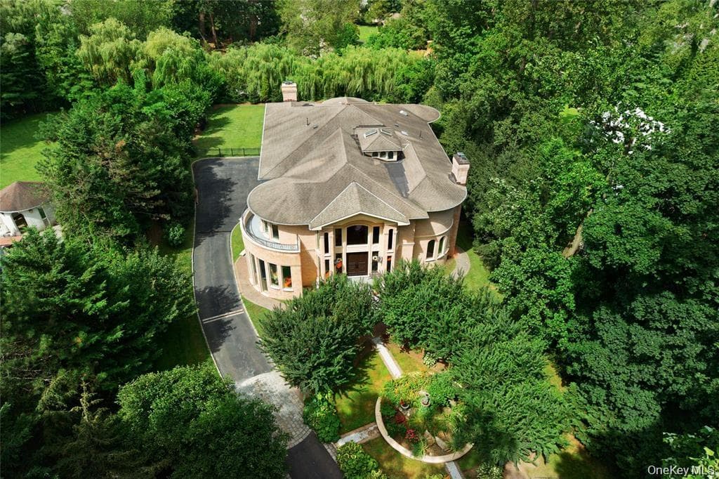 527 Manhasset Woods Road thumbnail 31