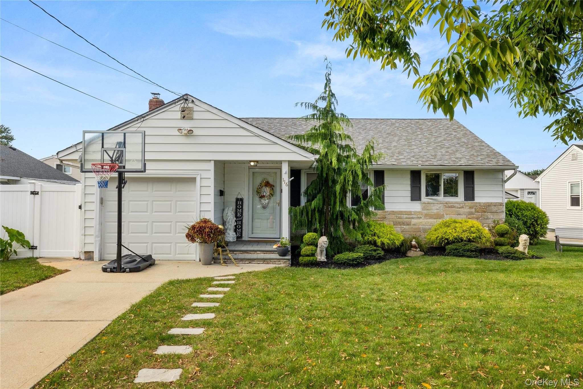 116 Massapequa Avenue, Massapequa