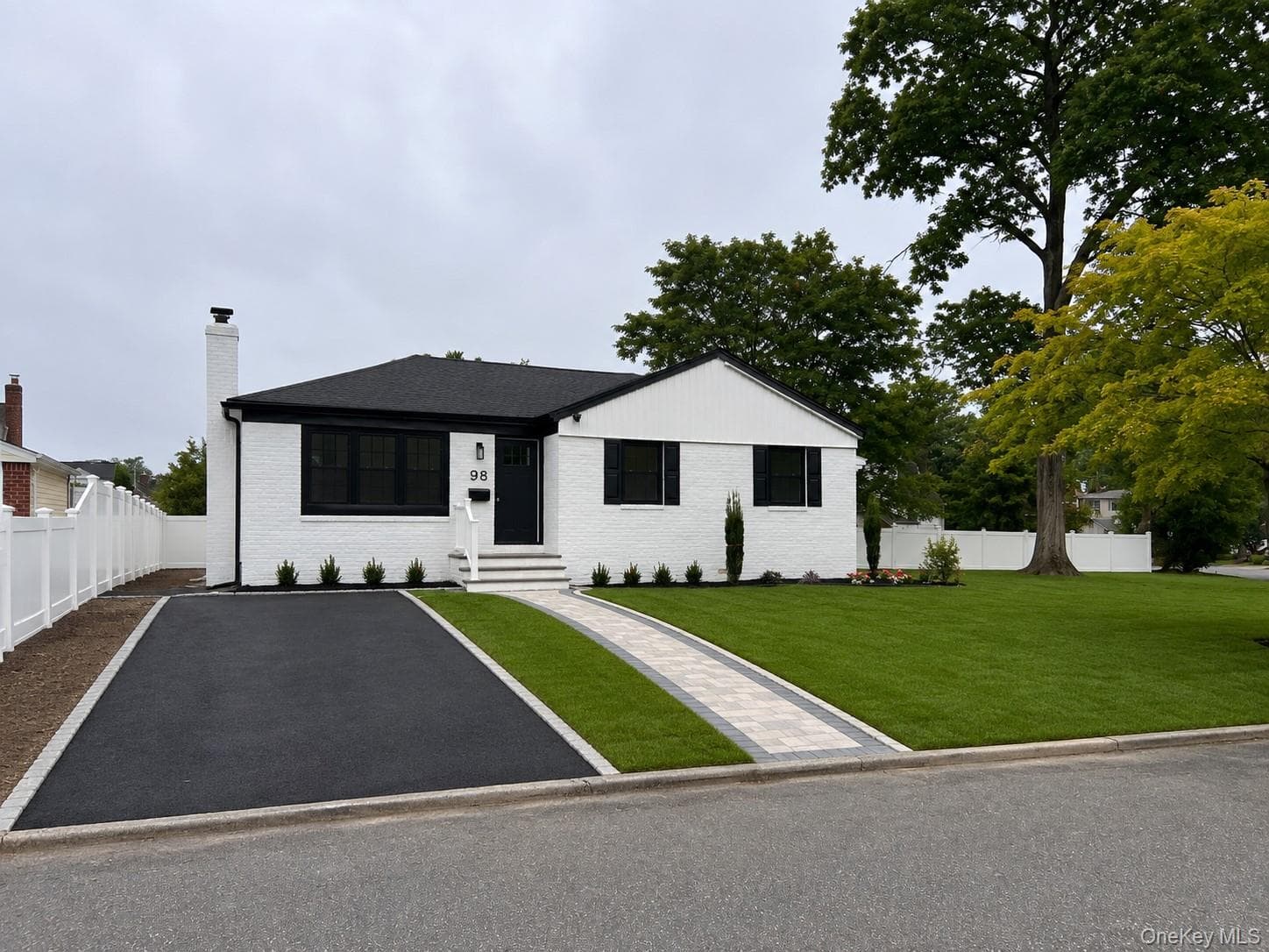 98 Beecher Road, North Babylon