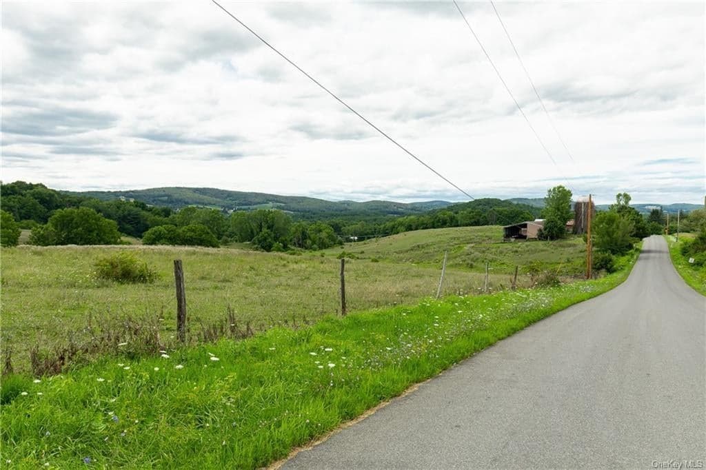 Yonderview Road thumbnail 6
