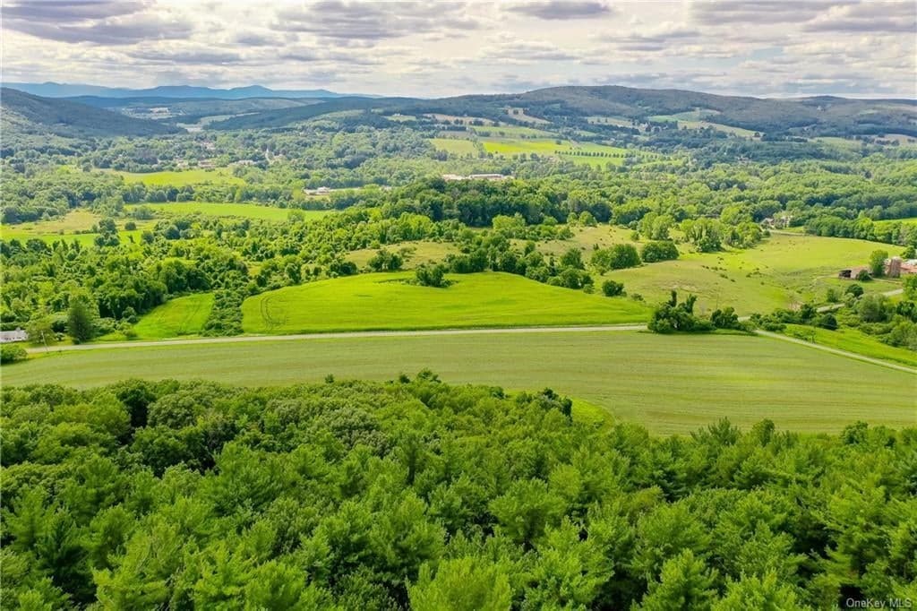 Yonderview Road photo 1