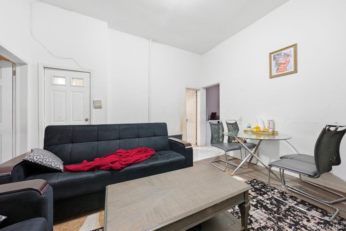 3159 Villa Avenue thumbnail 5