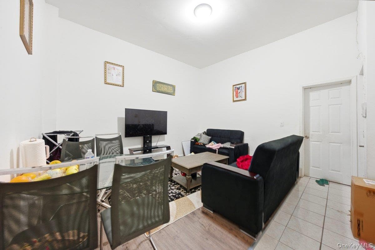 3159 Villa Avenue thumbnail 4