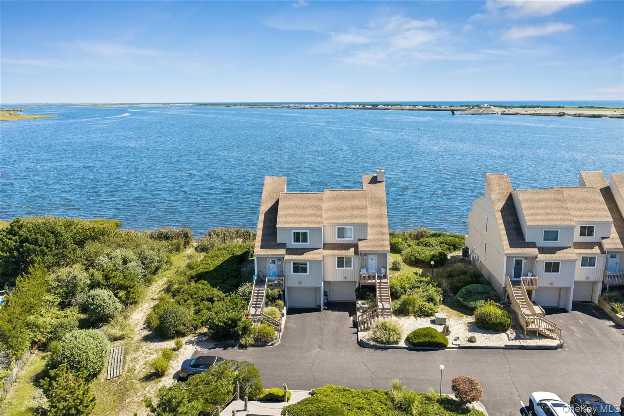 14 Waters Edge photo 1