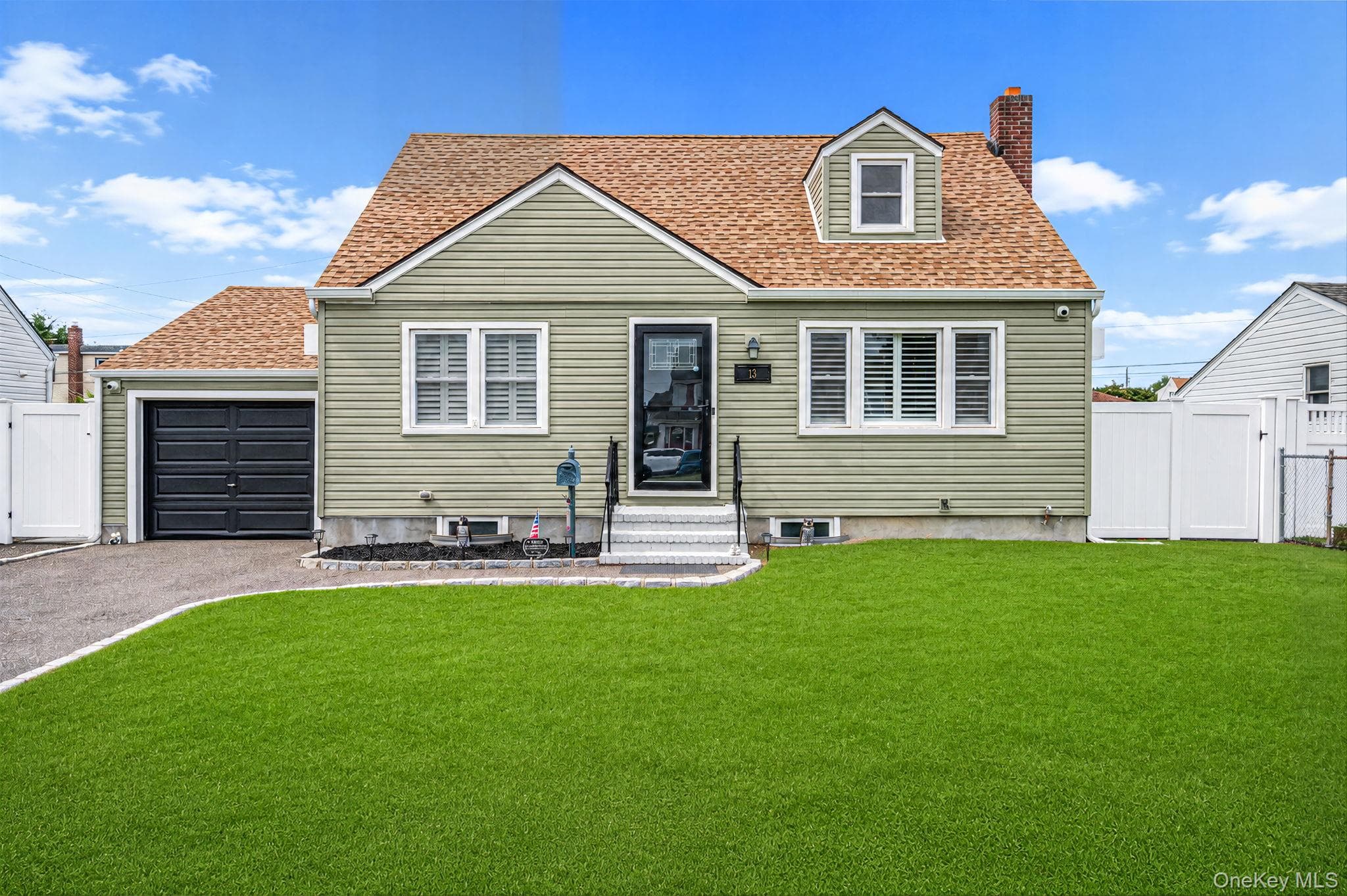 13 Maple Drive photo 1