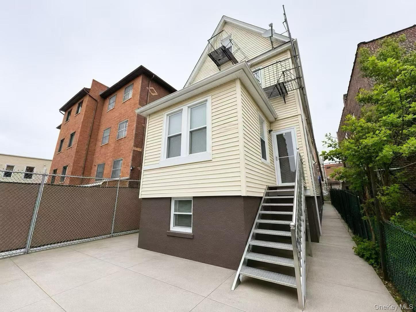 52-12 103 Street thumbnail 3