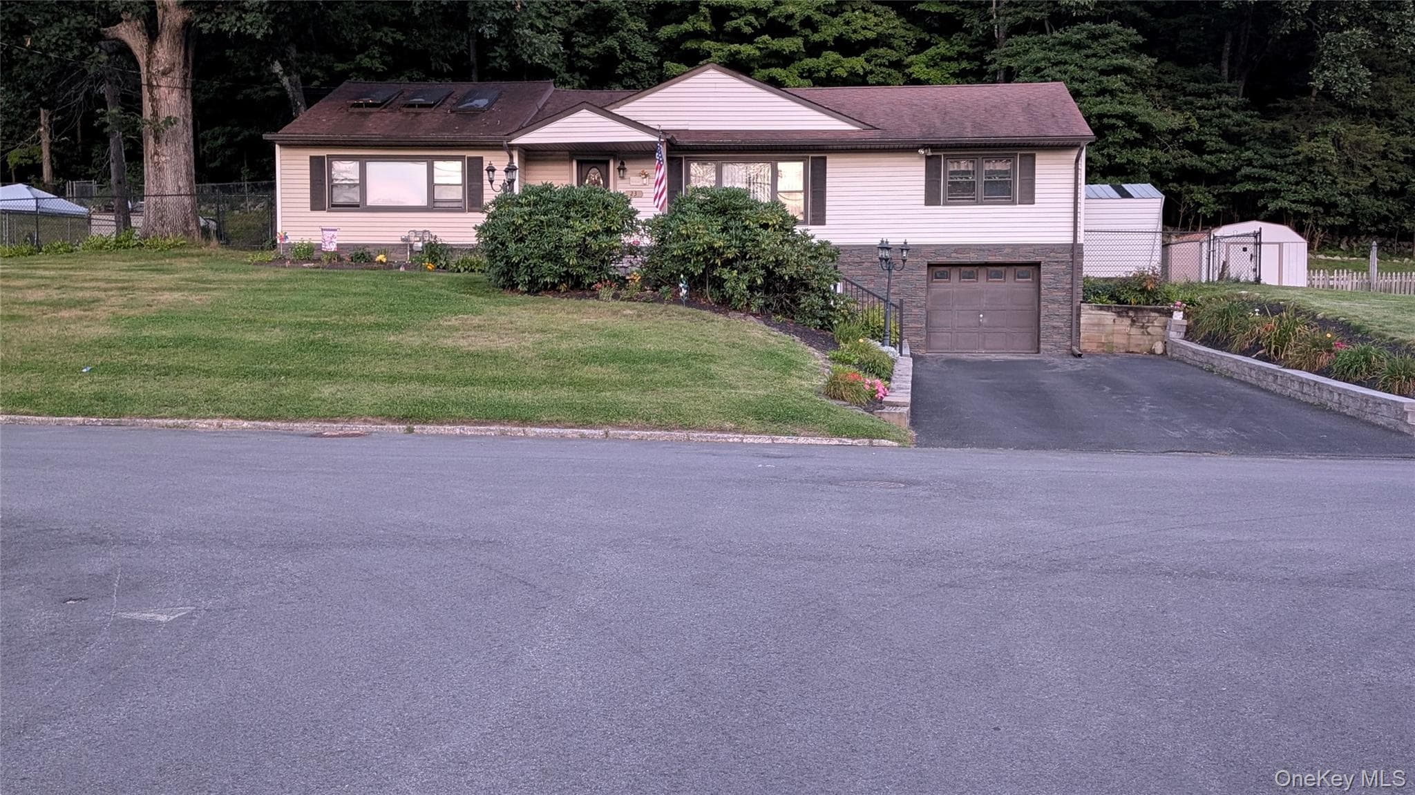 23 Windwood Drive photo 1