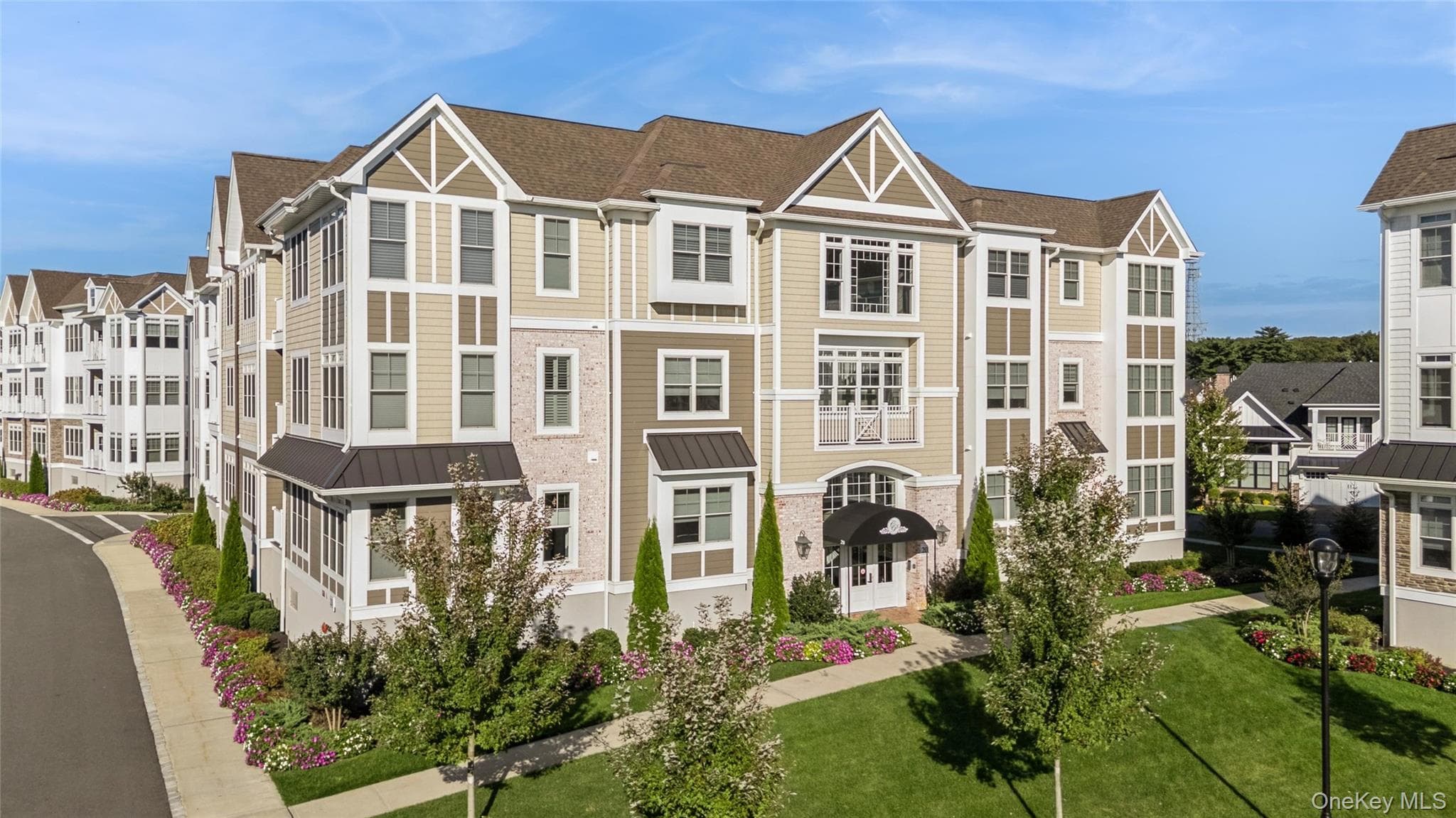 20305 Aspenwood Drive Unit: 20305, Plainview