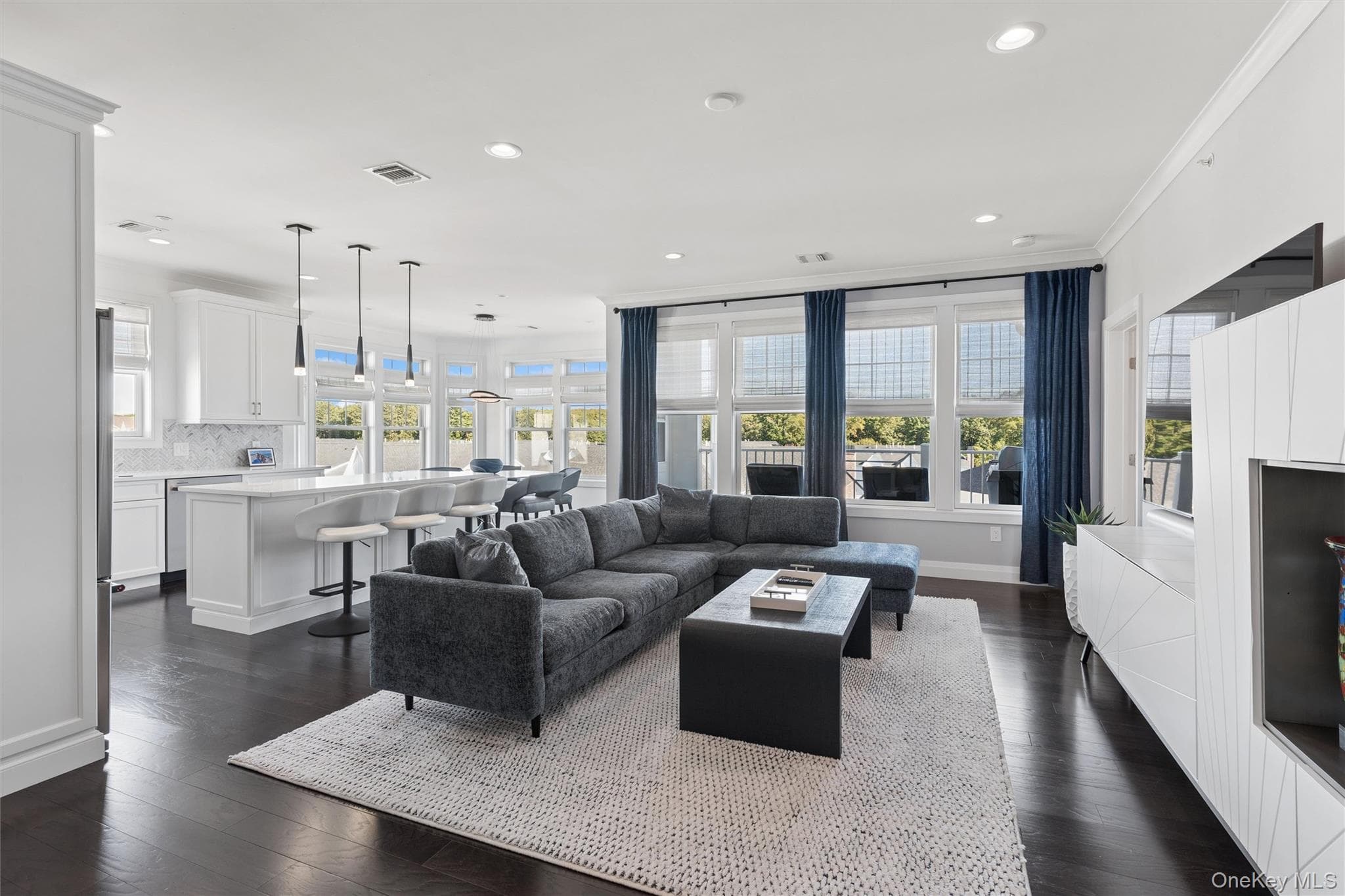 20305 Aspenwood Drive Unit: 20305 thumbnail 4